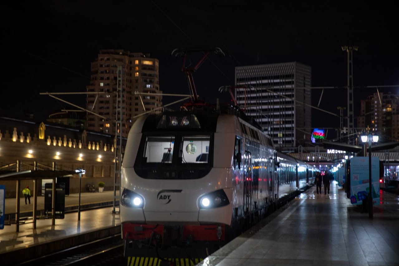 Bakı–Tbilisi–Bakı qatarlarında sərnişin yerlərinin sayı təqribən 120 faiz artırılıb