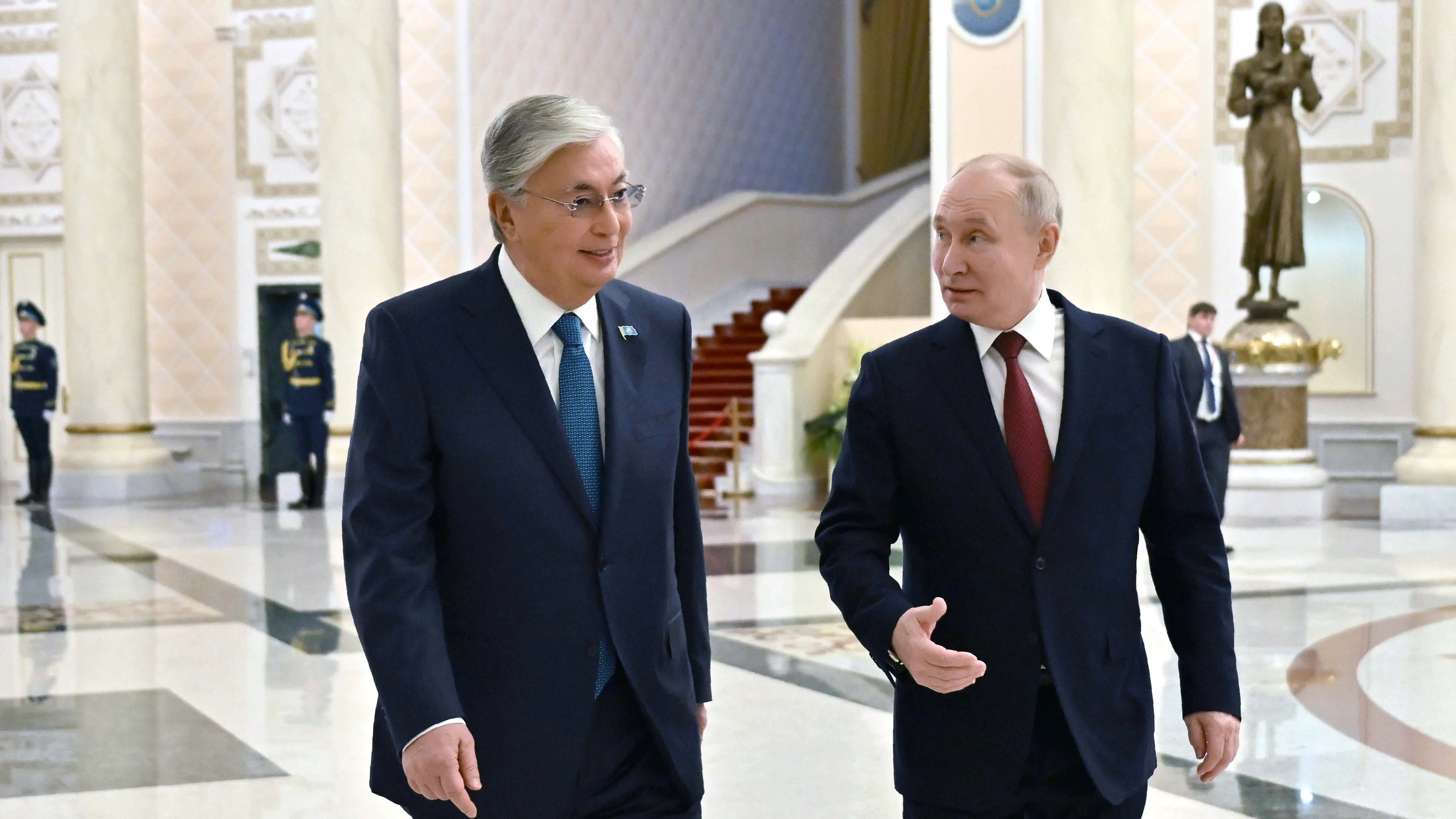 Putin Tokayevlə görüşüb