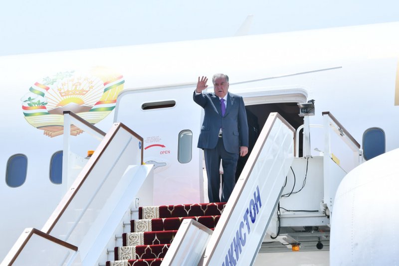 Tacikistan prezidenti Qazaxıstana işgüzar səfər edib
