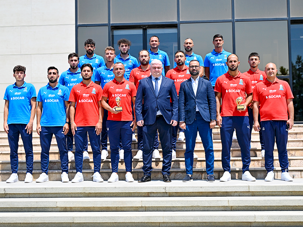 AFFA-nın baş katibi çimərlik futbolu üzrə milli üzvləri ilə görüşüb (fotolar)