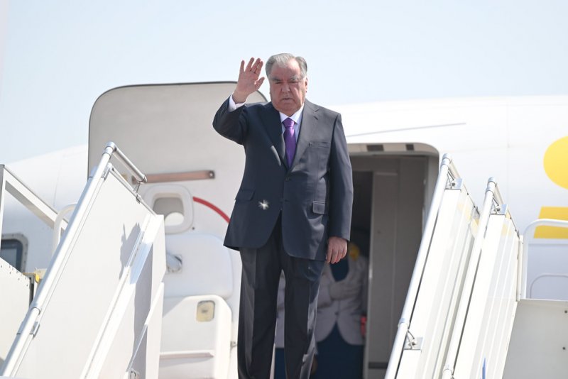 Tacikistan prezidenti Qırğızıstana səfərə yola düşüb