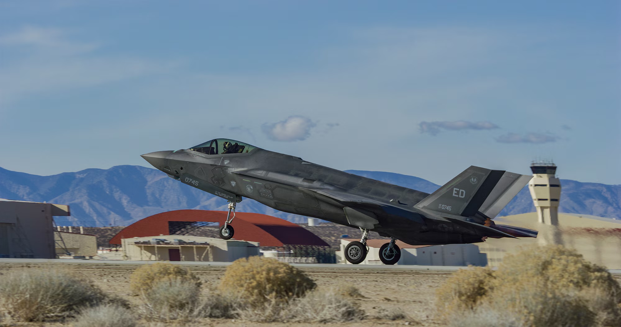 ABŞ-də hərbi bazada F-35 qırıcı təyyarəsi yanıb