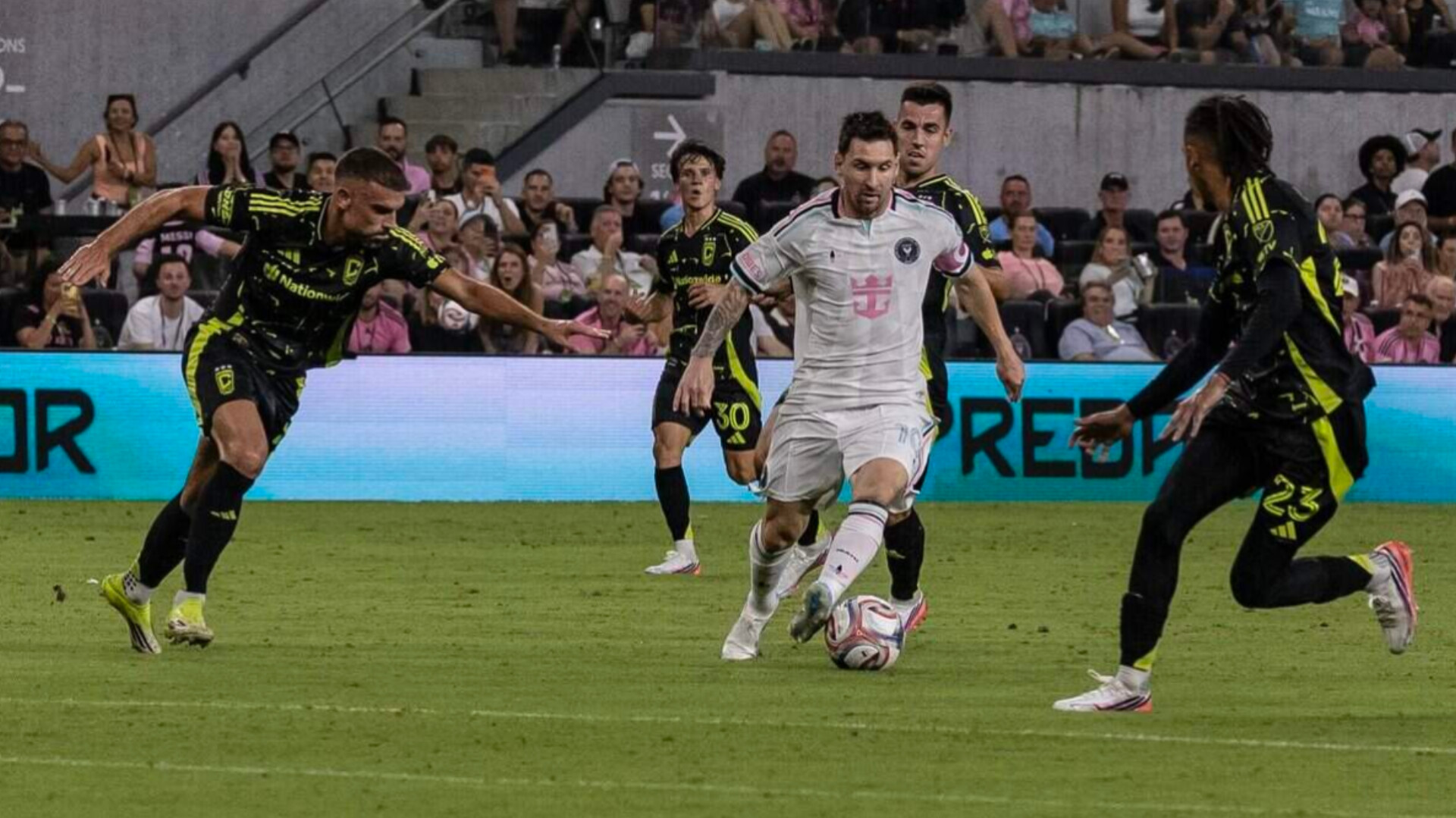 Nəriman Axundzadə kənarda qaldı, Messi yaşıl meydanlara qayıtdı