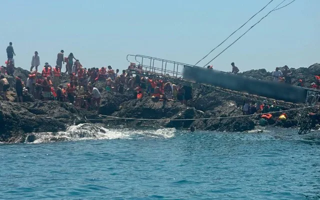 Türkiyədə sərnişin yaxtası batıb