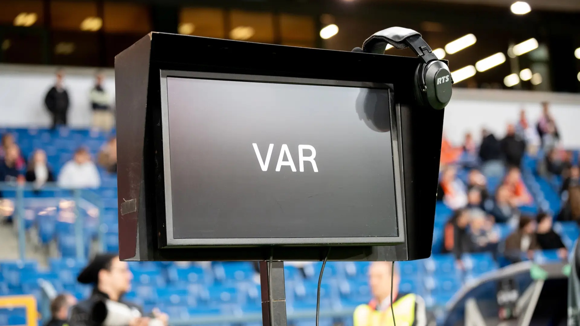 UEFA VAR epizodlarının baxılması üçün yeni qaydaları təsdiqləyib