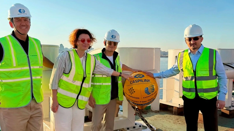 Qazaxıstan Trans-Xəzər fiber-optik kabelinin dənizaltı hissəsinin çəkilişini başa çatdırıb
