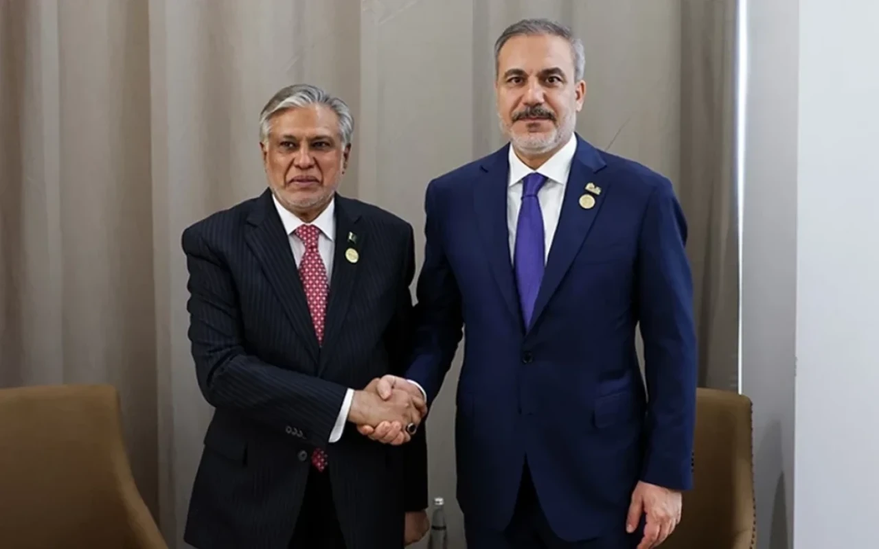 Hakan Fidan pakistanlı həmkarı ilə fikir mübadiləsi aparıb