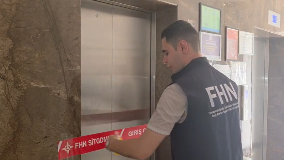 FHN yaşayış binasında təhlükəsizlik tələblərinə cavab verməyən liftlərin istismarını dayandırıb