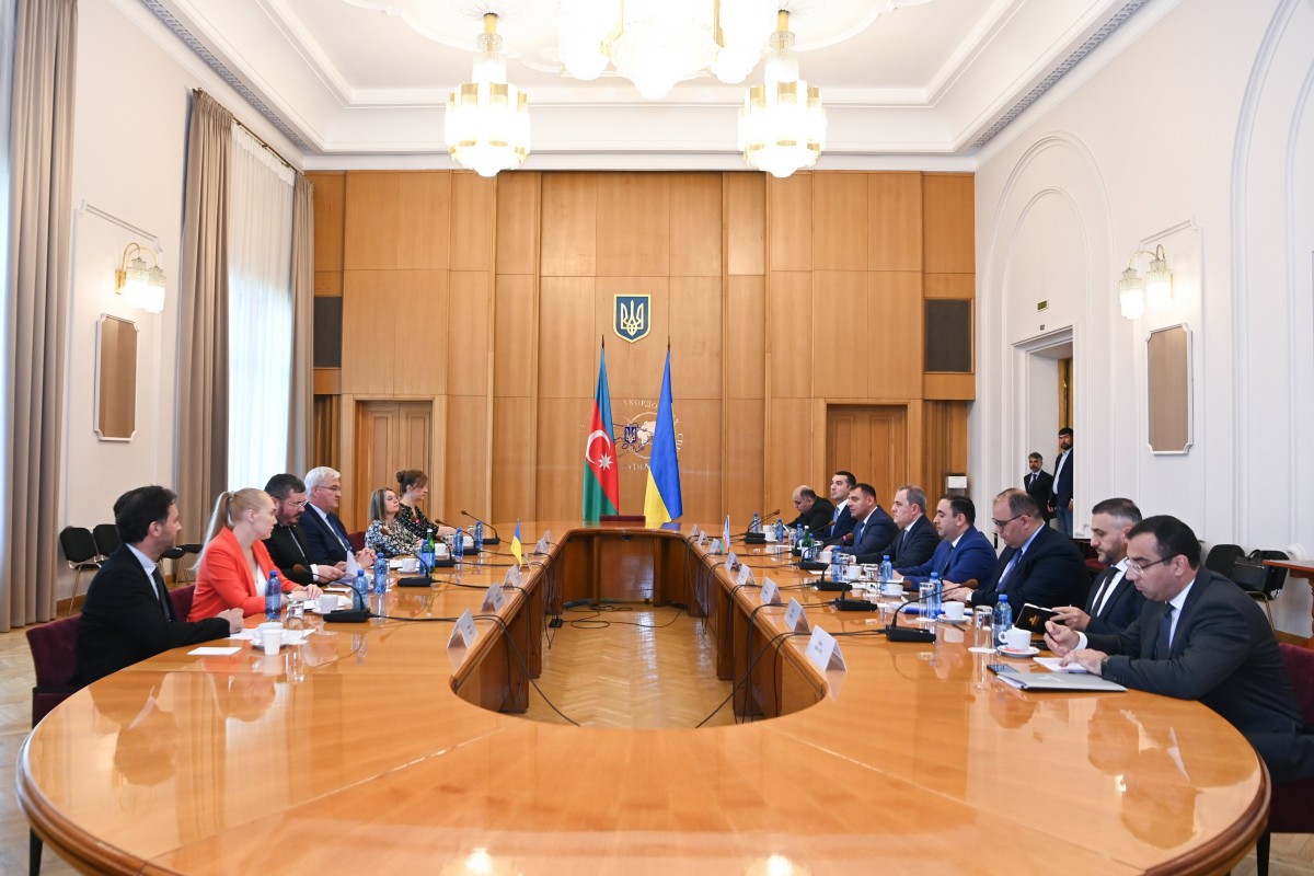 Azərbaycan və Ukrayna XİN başçıları arasında geniş tərkibdə görüş olub