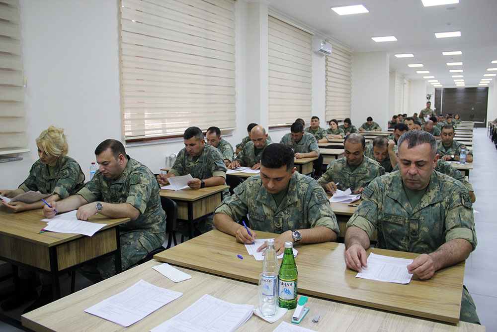 Hərbi qulluqçular məharət dərəcələri üzrə sınaq imtahanlarına cəlb olunublar
