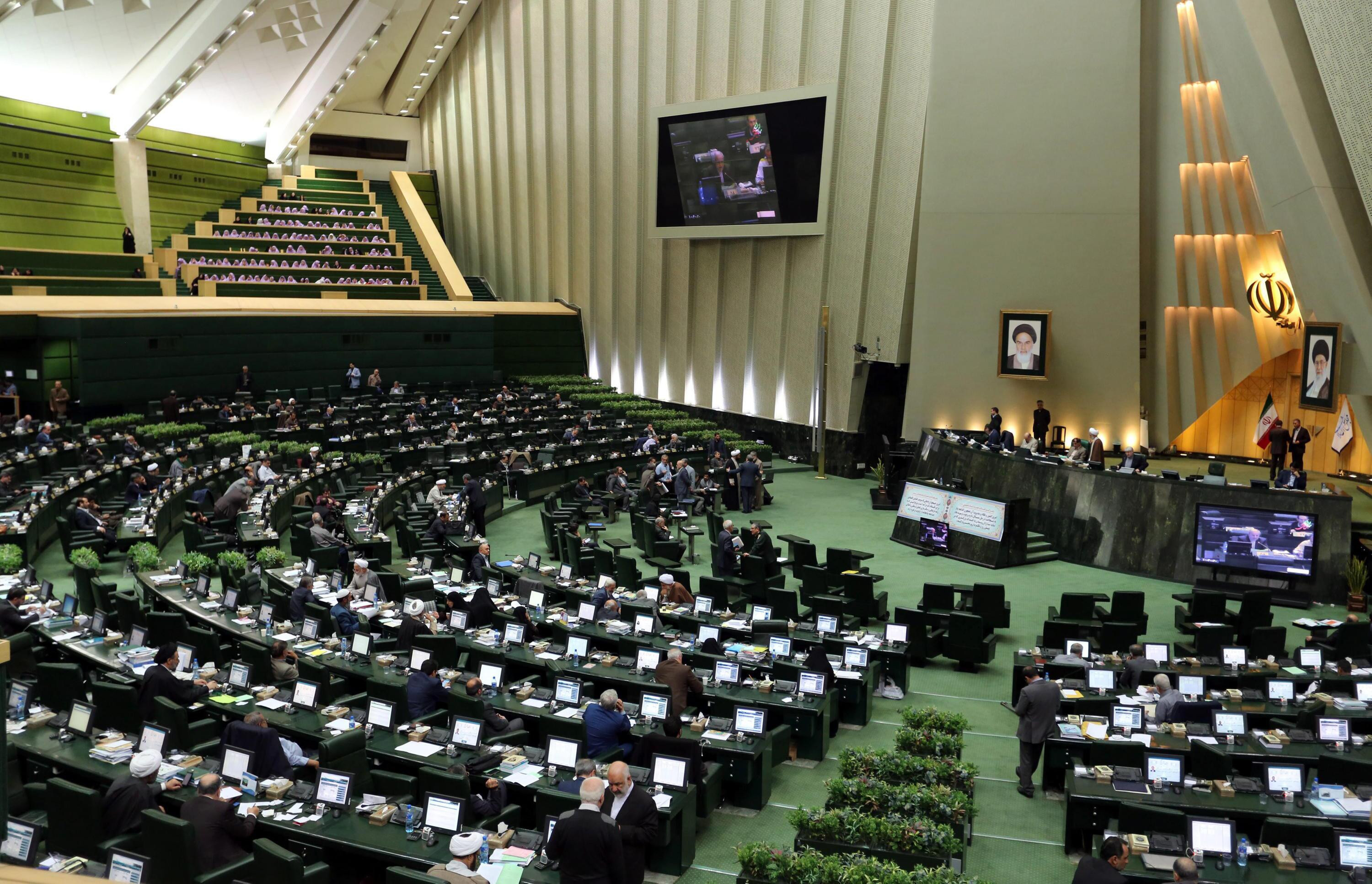 İran parlamenti Hörmüz boğazında ABŞ gəmilərinə qadağa layihəsini qəbul edib
