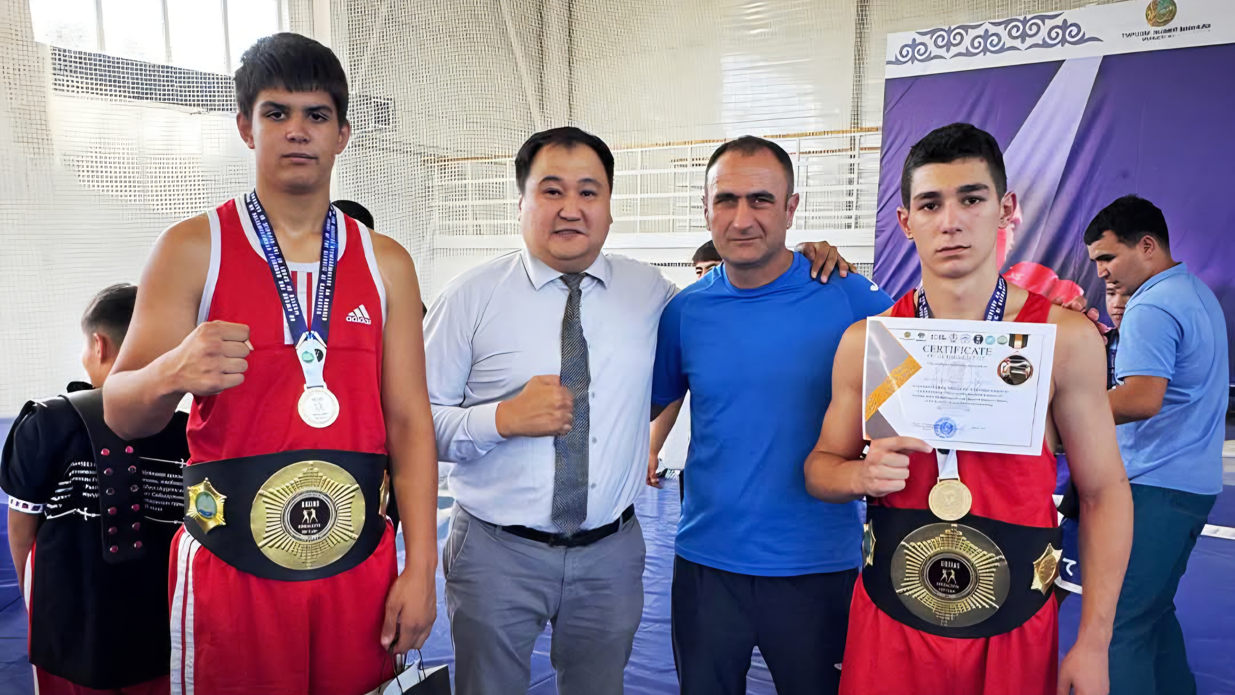 Azərbaycanın iki boksçusu Qazaxıstanda qızıl medal qazanıb
