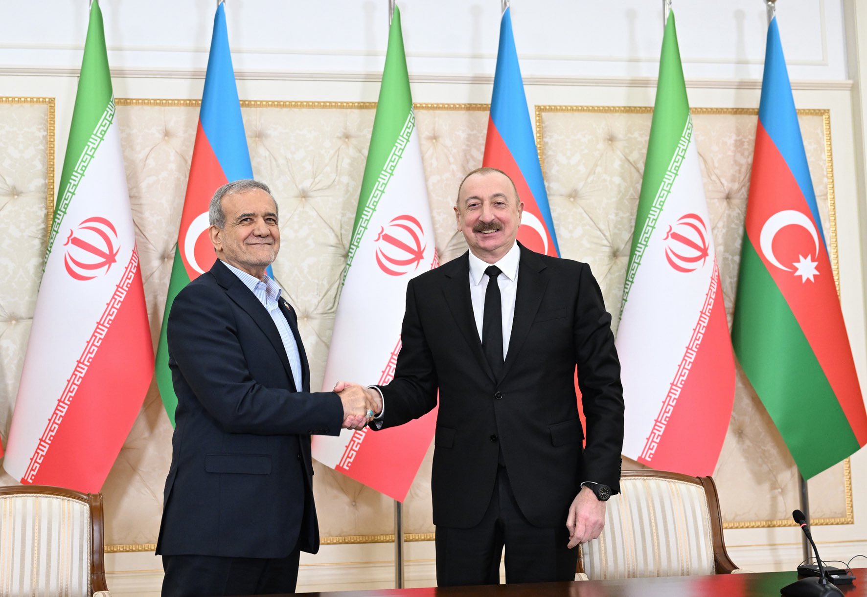 İlham Əliyev Pezeşkiana təşəkkür edib