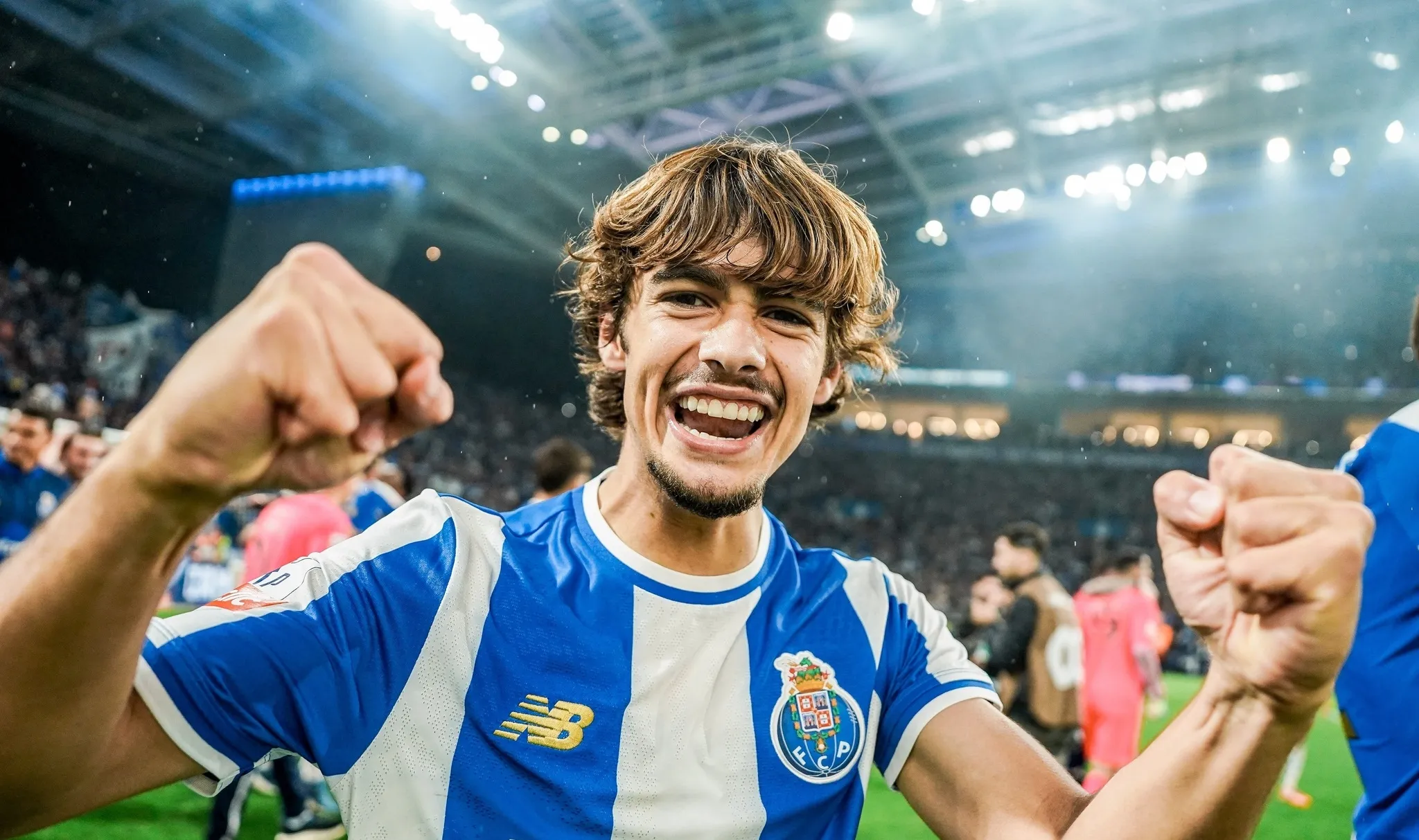 "Roma" "Portu"nun yarımmüdafiəçisi Rodriqo Moranı transfer etməyə yaxındır