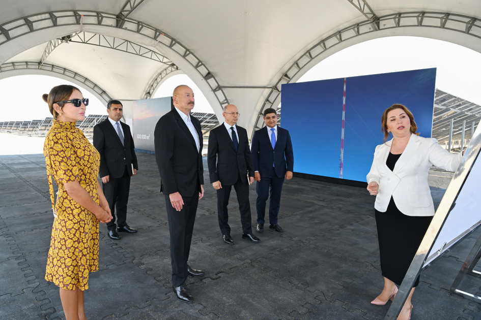 İlham Əliyev Naxçıvan şəhərində “Şəms 1” və “Qərbi Üfüq” Günəş Elektrik stansiyalarında görülən işlərlə tanış olub