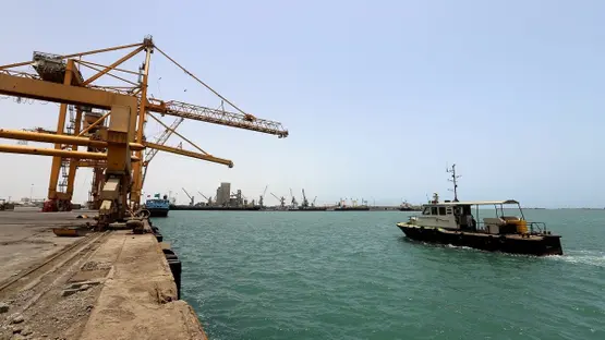Husilər Yəmənin Mokha limanına iki ballistik raket atıblar