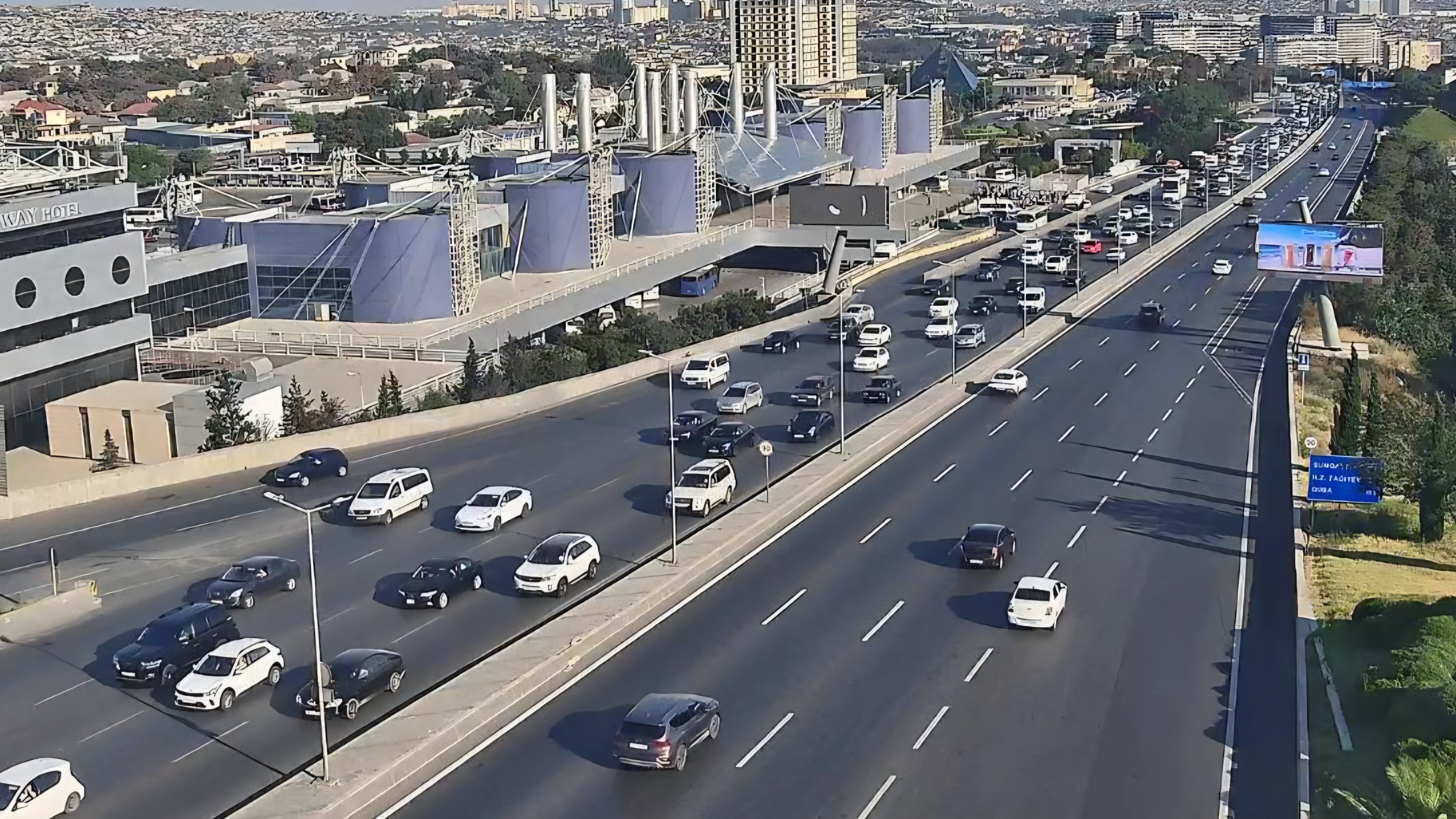 Bakıda hazırda sıxlıq müşahidə olunan yollar açıqlanıb 