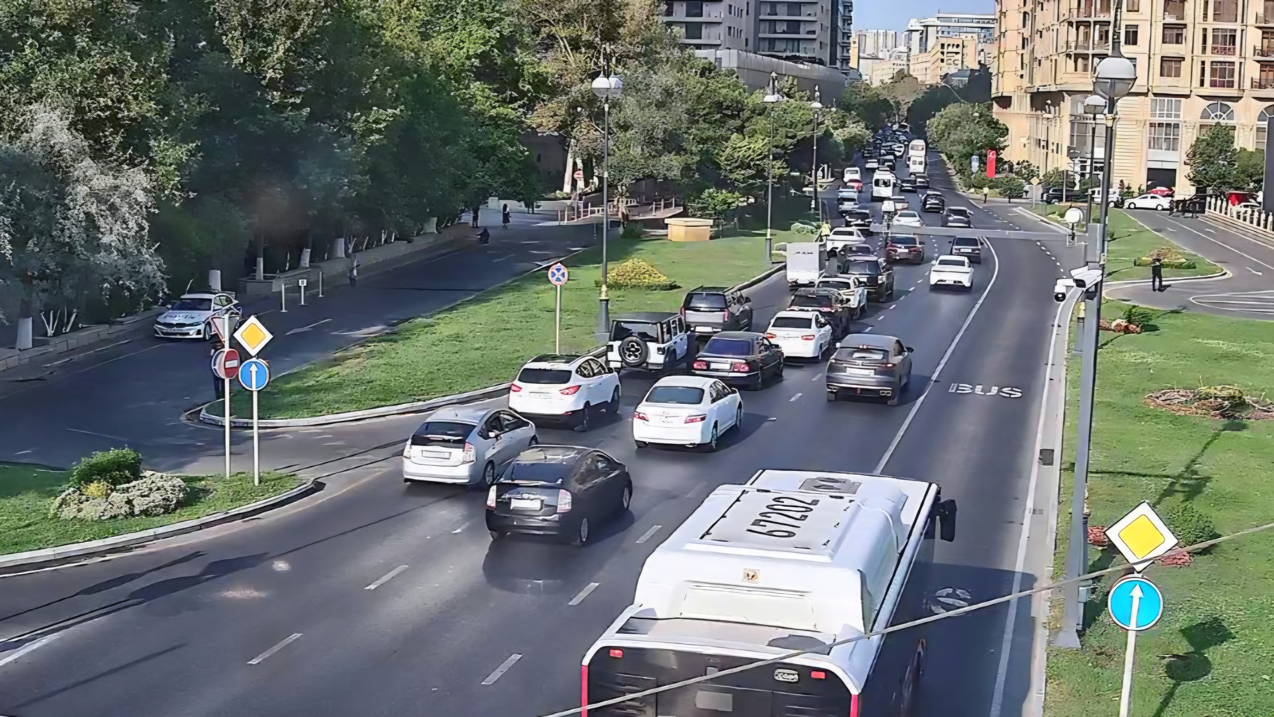 Bakıda hazırda sıxlıq müşahidə olunan yollar açıqlanıb 