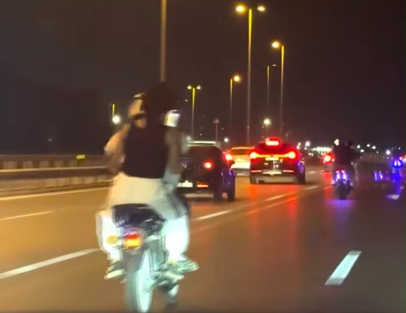 Paytaxt ərazisində avtoxuliqanlıq edən moped sürücüsü həbs edilib