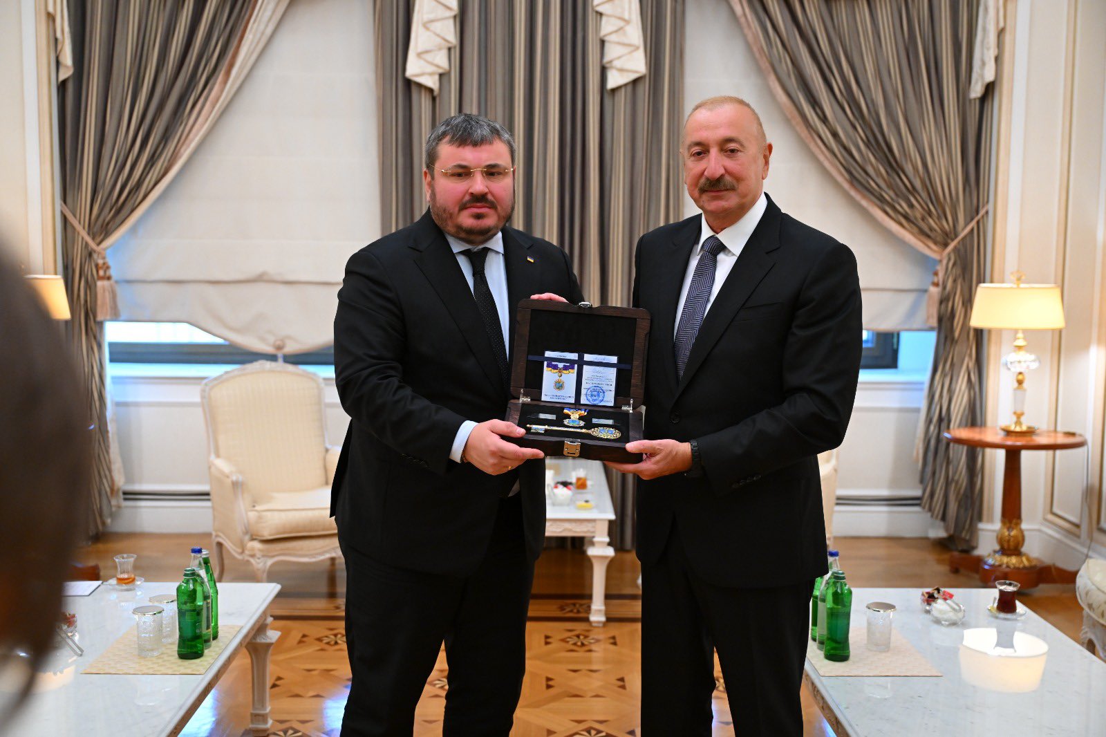 İlham Əliyevə "İrpin şəhərinin  fəxri vətəndaşı" vəsiqəsi verilib - FOTO