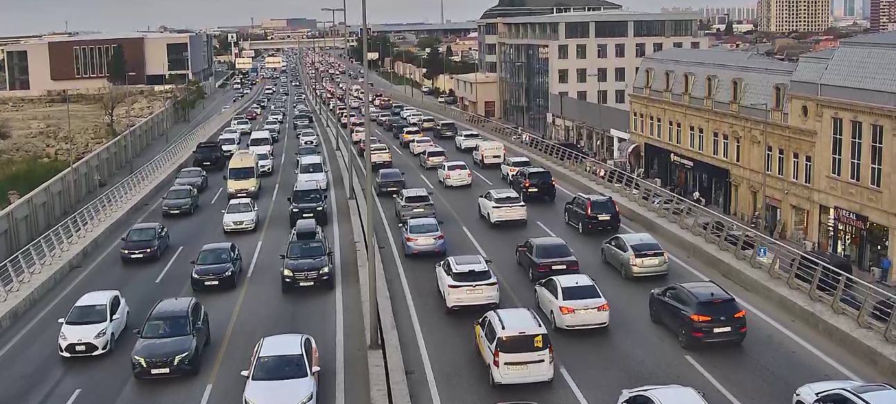 24 istiqamətdə tıxac müşahidə olunur - SİYAHI