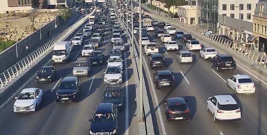 27 istiqamətdə tıxac müşahidə olunur - SİYAHI