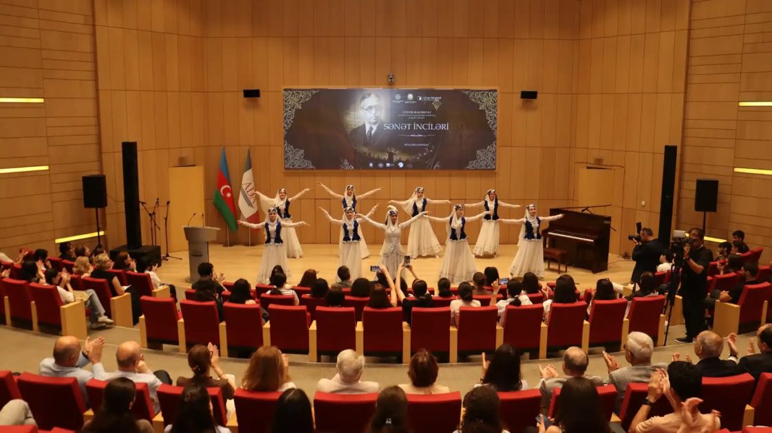 ADA Universitetində “Sənət inciləri” adlı mühazirə-konsert təşkil olunub