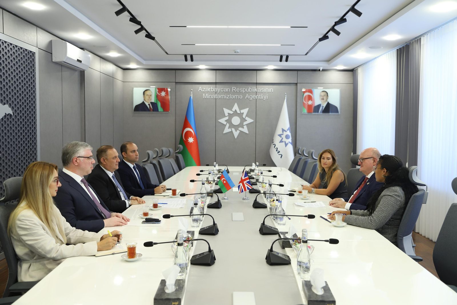 Azərbaycan ilə Böyük Britaniya arasında minatəmizləmə sahəsində əməkdaşlıq müzakirə edilib