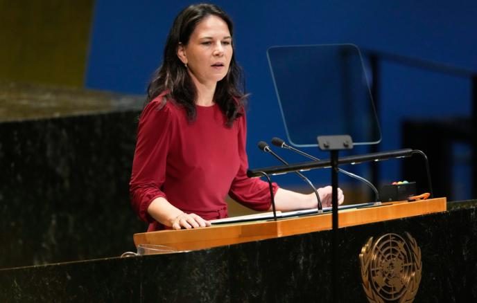Annalena Berbok siyasətdən gedir
