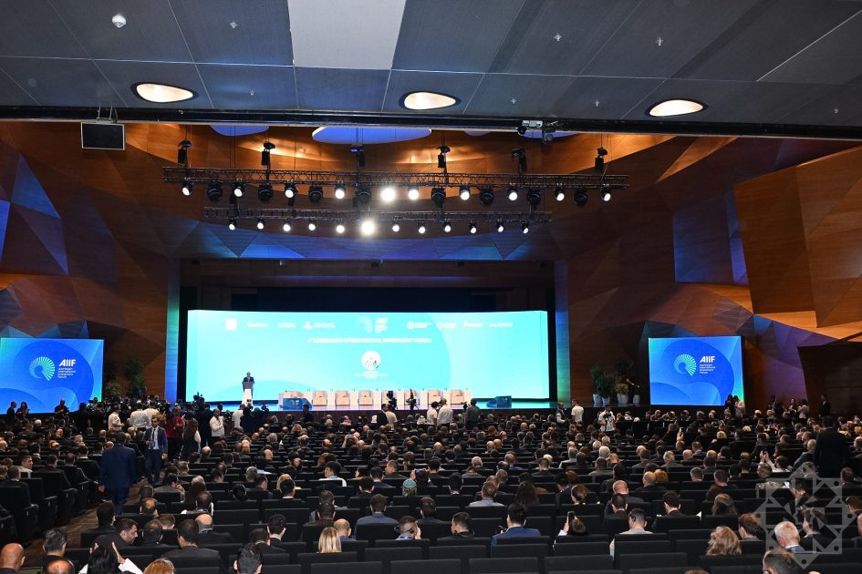 12 documents signed at Azerbaijan International Investment Forum
