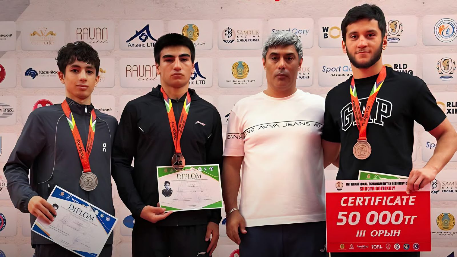 Azərbaycan boksçuları Qazaxıstanda 3 medal qazanıblar 
