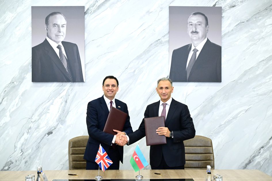Azərbaycan Britaniya ilə nəqliyyat və rəqəmsal inkişaf üzrə əməkdaşlıq barədə memorandum imzalayıb