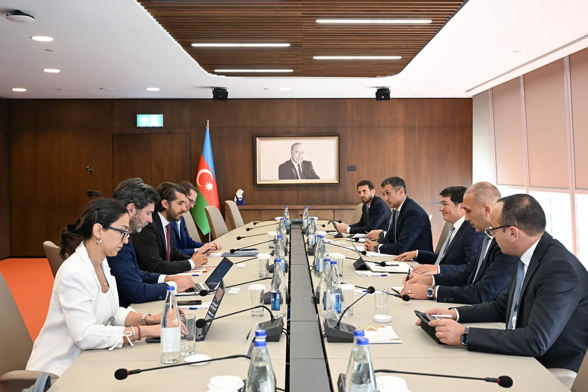 Azərbaycan İspaniya bankı ilə investisiya layihələrinin maliyyələşdirilməsini müzakirə edib
