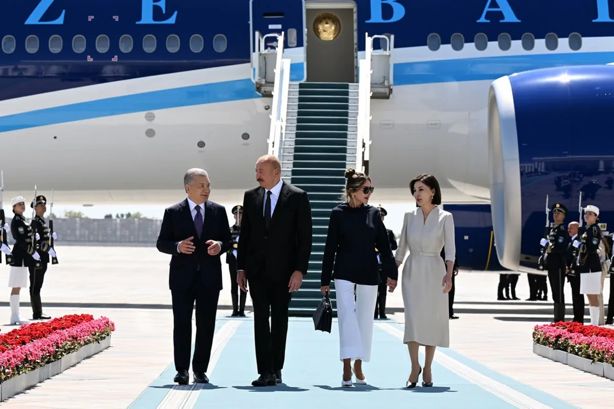 Azərbaycan ilə Özbəkistan prezidentləri və birinci xanımlar "Kuksaroy" Dövlət İqamətgahında birgə foto çəkdiriblər