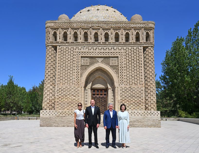 Presidents and First Ladies of Azerbaijan and Uzbekistan Visit Ismail Samani Mausoleum in Bukhara