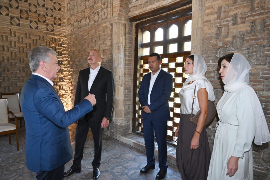 Azərbaycan ilə Özbəkistanın prezidentləri və birinci xanımları Buxarada İsmayıl Samani türbəsi ilə tanış olublar - YENİLƏNİB
