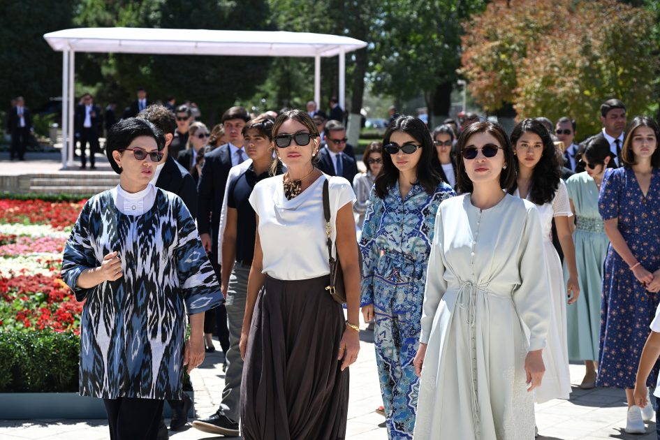 Presidents and First Ladies of Azerbaijan and Uzbekistan Visit Ismail Samani Mausoleum in Bukhara