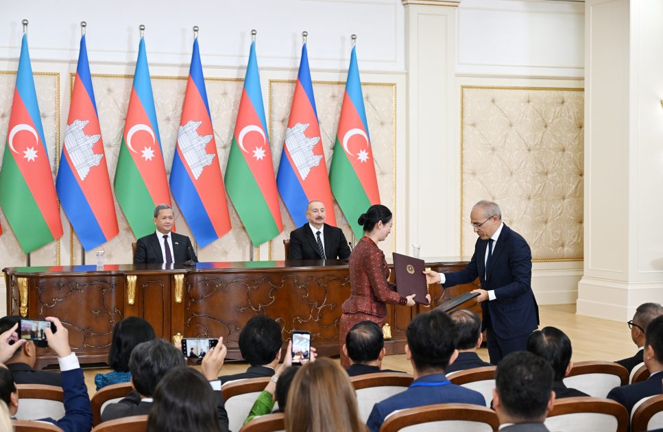 Azerbaijan, Cambodia exchange signed documents
