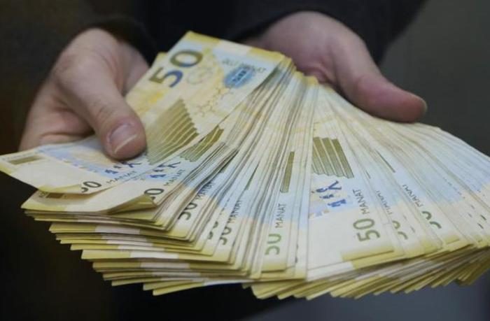 Azərbaycan manatının dövretmə sürəti 8 ayda azalıb
