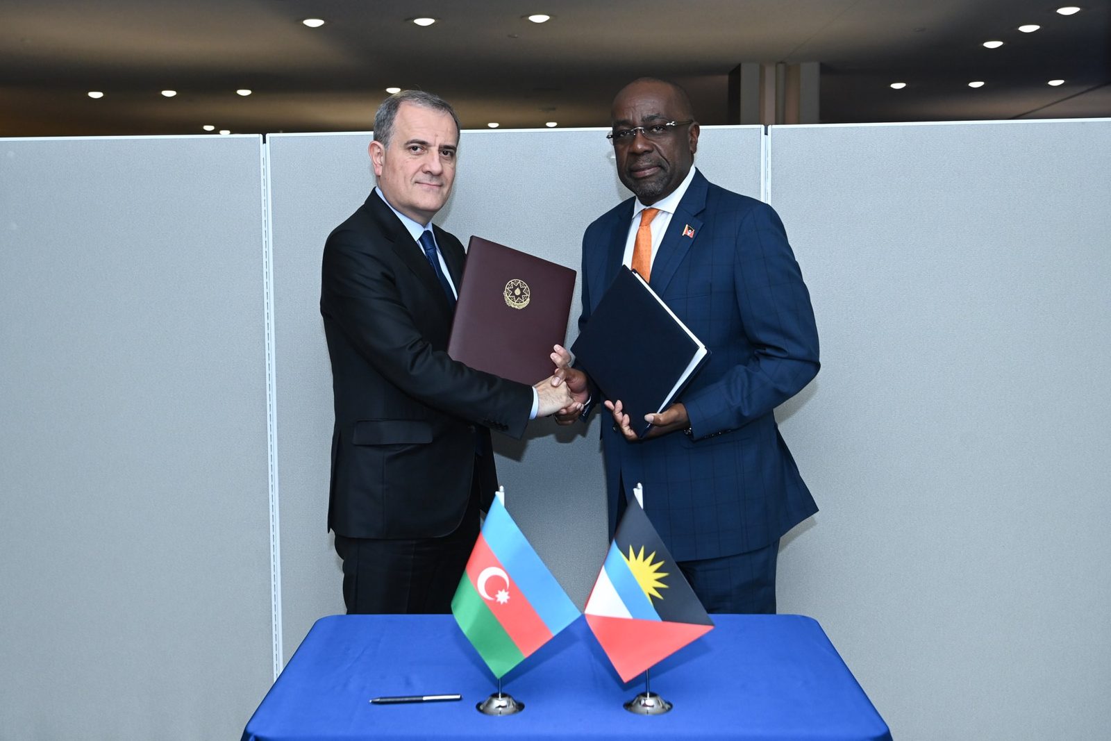 Azərbaycan Antiqva və Barbuda ilə vizadan azadolma sazişi imzalayıb