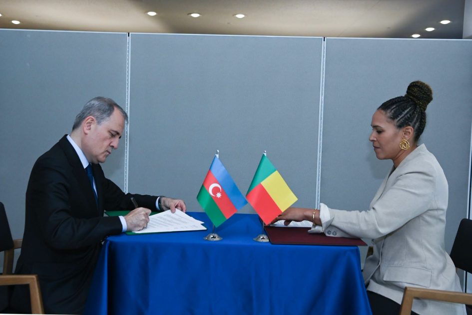 Azərbaycan və Benin arasında diplomatik və xidməti pasportlar üzrə viza sazişi imzalanıb