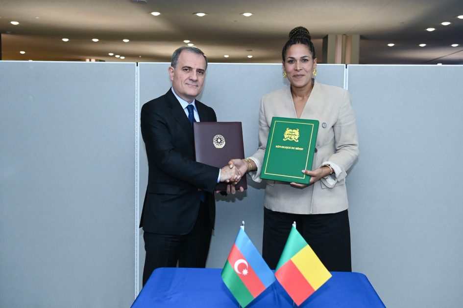 Azərbaycan və Benin arasında diplomatik və xidməti pasportlar üzrə viza sazişi imzalanıb