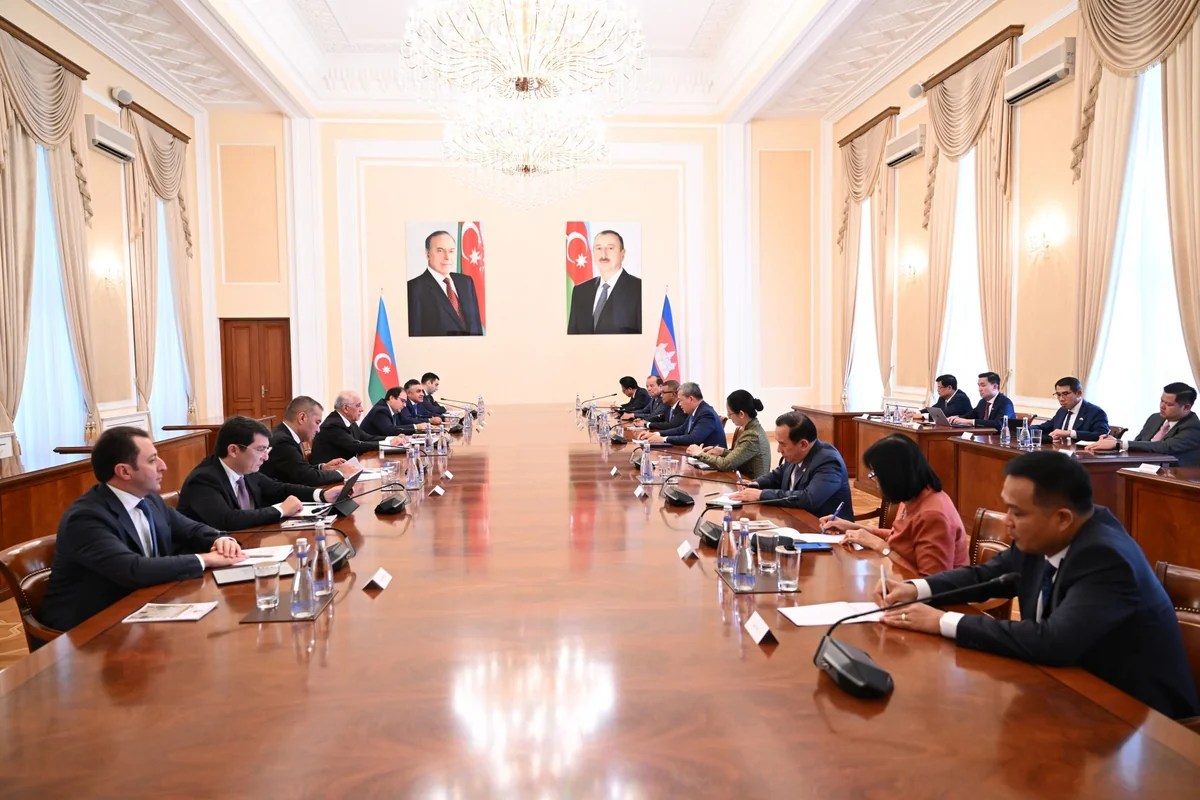 Əli Əsədov Kamboca Baş naziri ilə ikitərəfli əlaqələri müzakirə edib