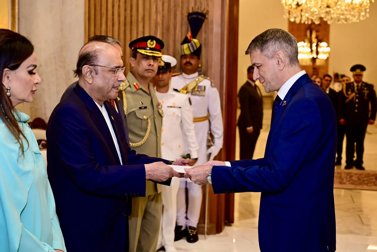 Azərbaycanın səfiri Pakistan Prezidentinə etimadnaməsini təqdim edib