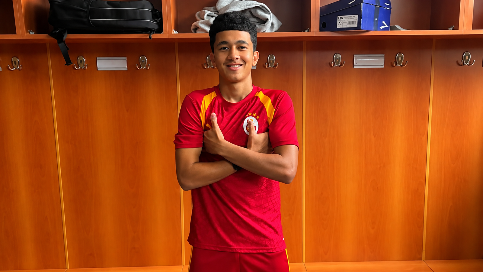 Azərbaycanlı futbolçu "Qalatasaray"a transfer oldu