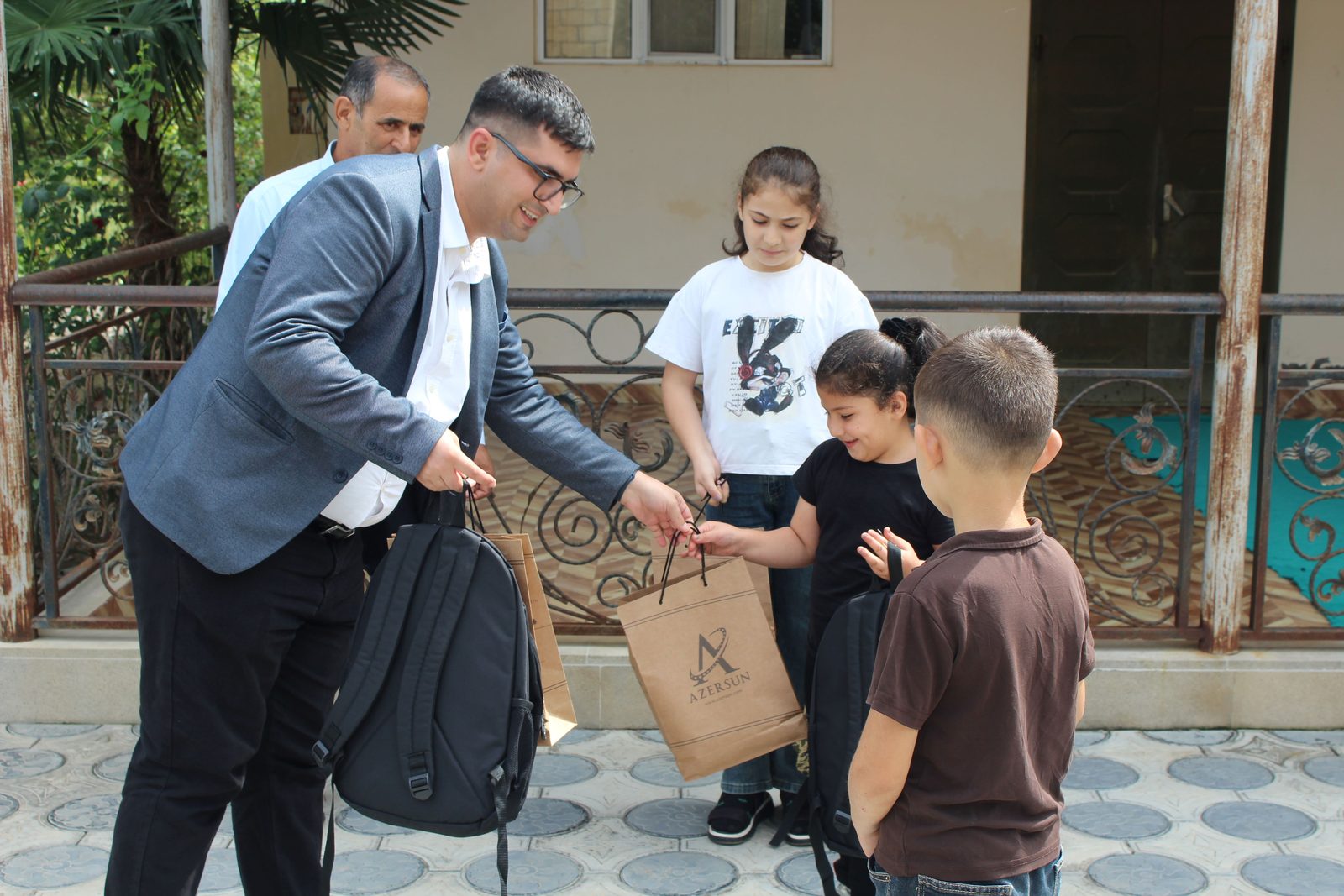 “Azərşəkər”dən kiçik məktəblilərə böyük sevinc - FOTO