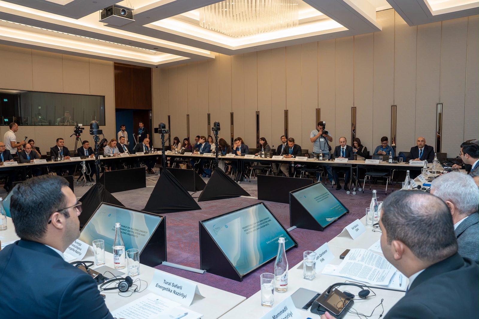 Bakı İqlim Fəaliyyəti Həftəsində binaların enerji effektivliyi üzrə pasportlaşdırılması müzakirə edilib