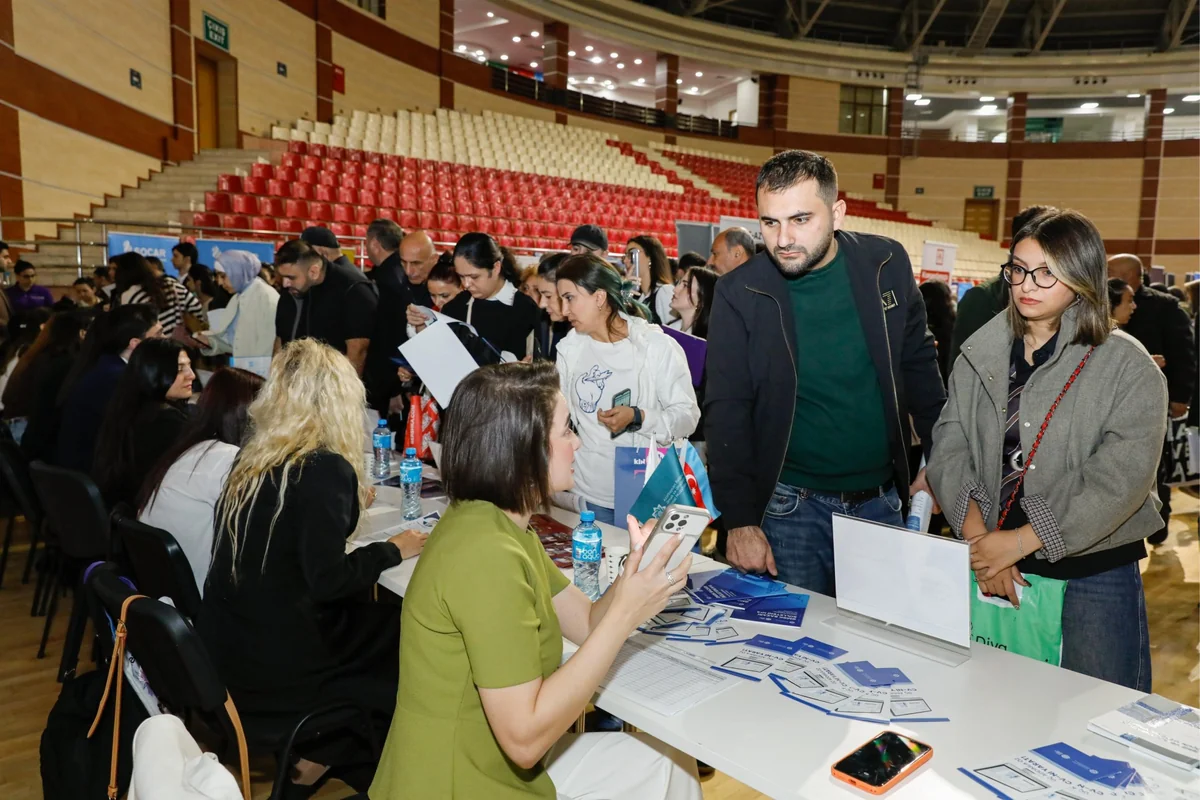 Bakıda əmək yarımarkasında 1000-dən çox vakansiya təqdim olunub