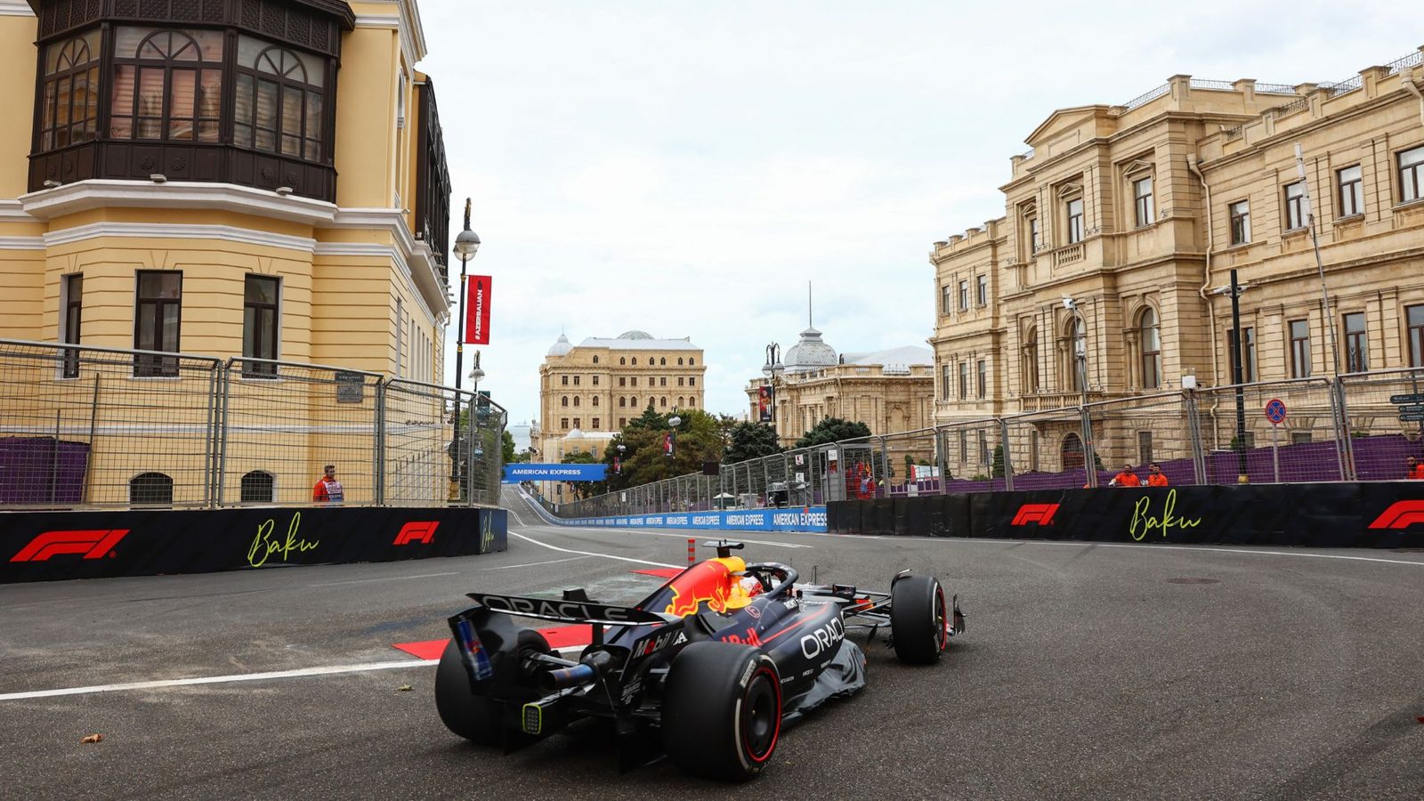 Bakıda "Formula 1" Azərbaycan Qran-Prisinin sərbəst yürüşünə start verilib