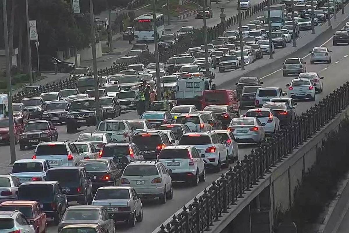 Bakıda tıxac olan yollar - SİYAHI